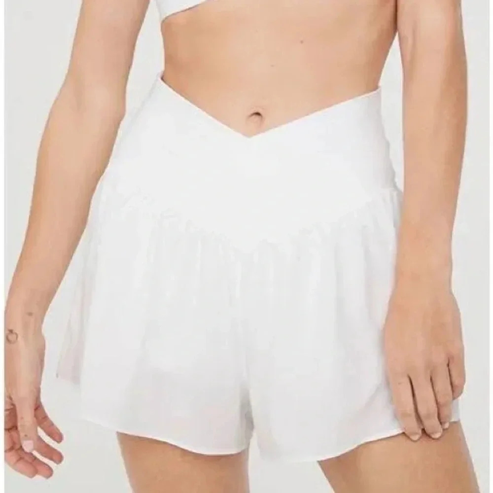 OFFLINE By Aerie Real Me Crossover Flowy Short white medium